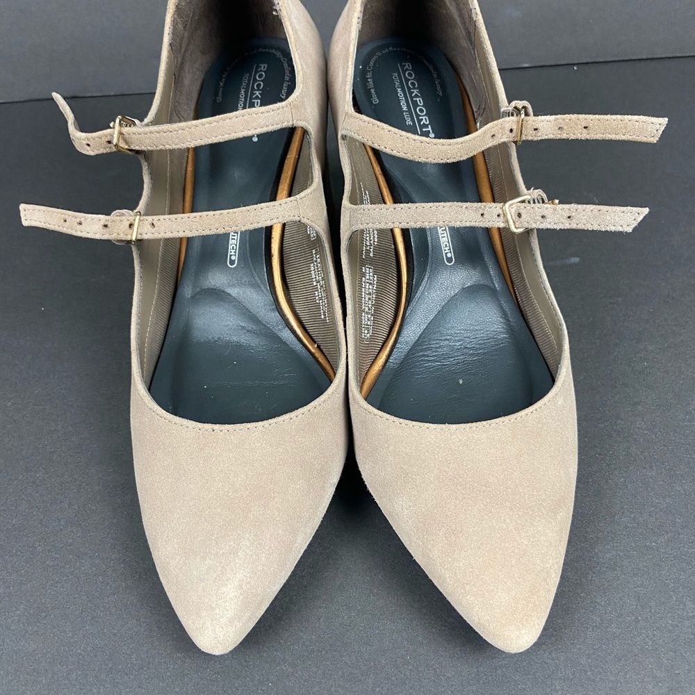 Size 9 ladies Rockport pump